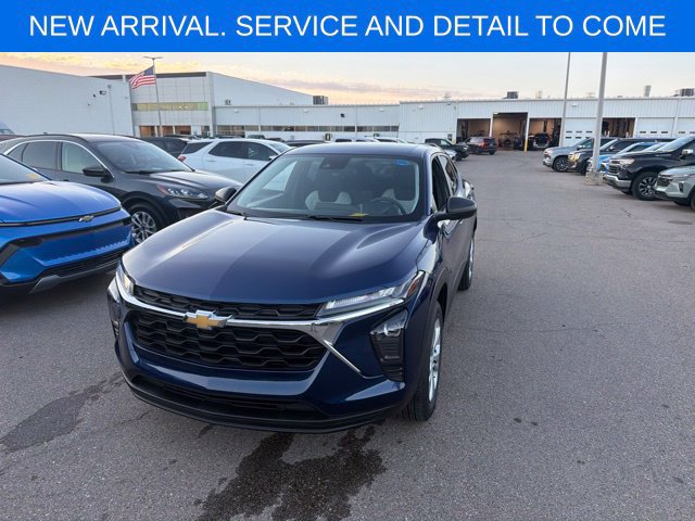 Used 2024 Chevrolet Trax LS FWD image 2