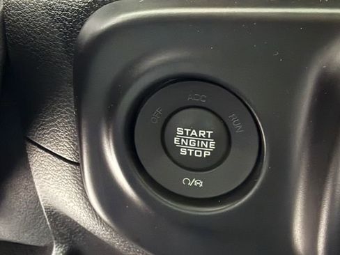 Used 2021 Jeep Gladiator Sport AWD/4WD image 17