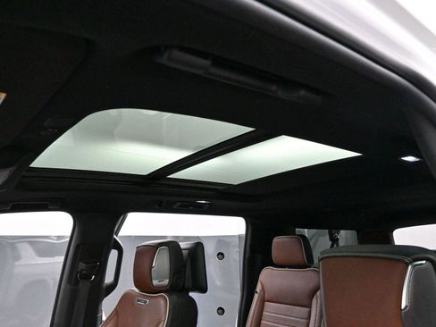 Used 2023 GMC Yukon XL Denali Ultimate image 32