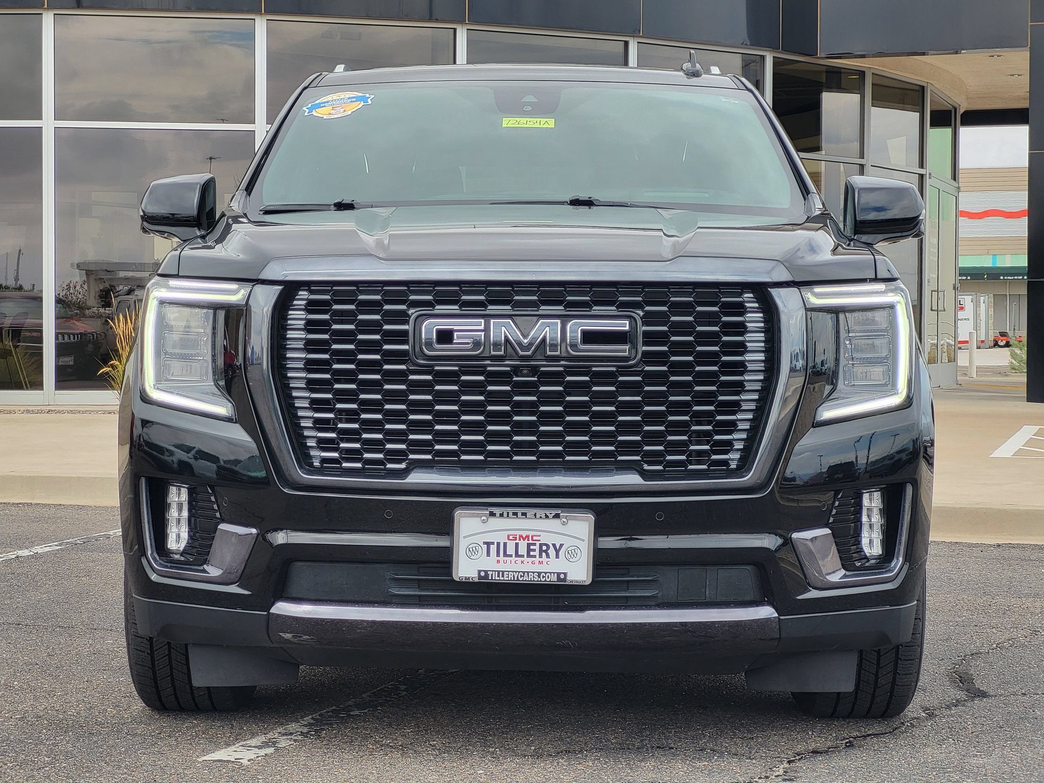 Used 2023 GMC Yukon Denali Ultimate AWD/4WD image 3