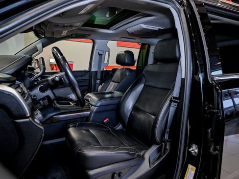 Used 2020 Chevrolet Suburban LT image 18