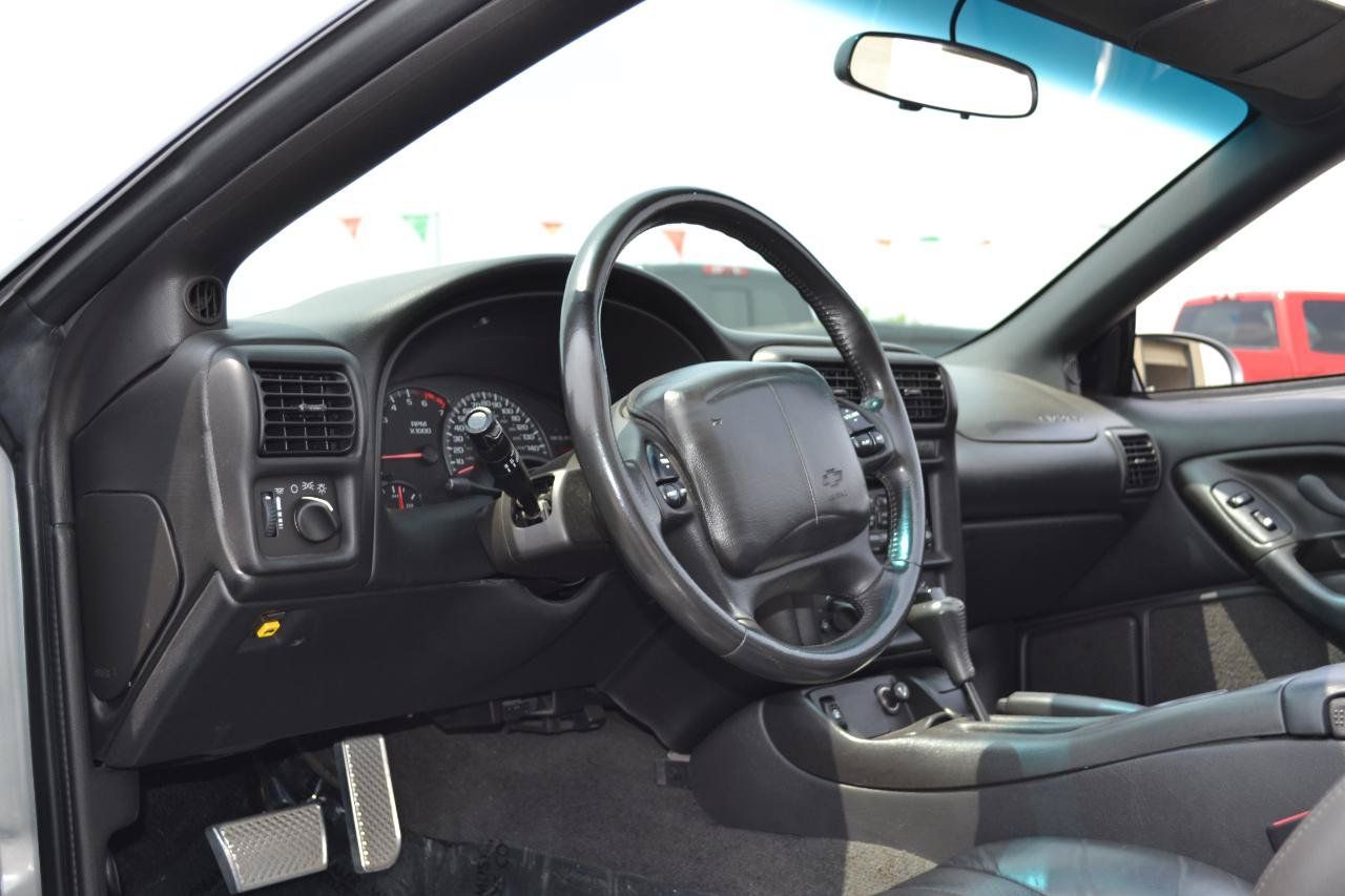 Used 2002 Chevrolet Camaro Z28 w/ SS Performance/Appearance Pkg RWD image 10