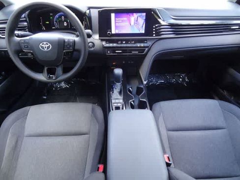 Used 2025 Toyota Camry LE FWD image 10