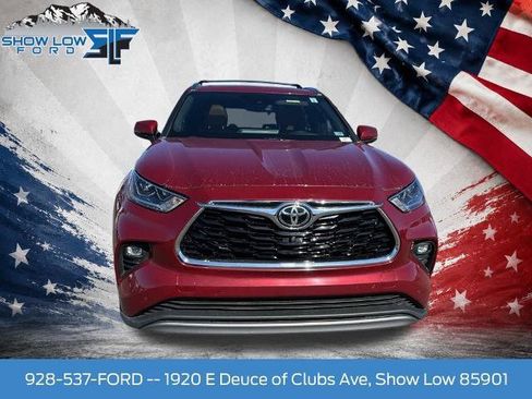 Used 2022 Toyota Highlander Platinum AWD/4WD image 2