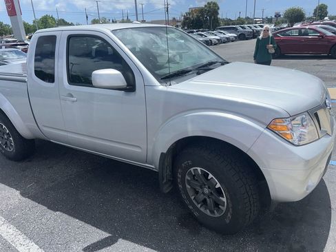 Used 2017 Nissan Frontier PRO-4X image 4