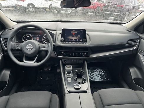 Used 2024 Nissan Rogue S image 2