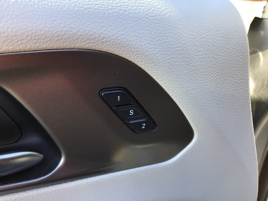Used 2020 Chrysler Pacifica Touring-L FWD image 29