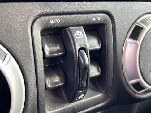 Used 2018 Jeep Wrangler Unlimited Sahara w/ Connectivity Group image 25