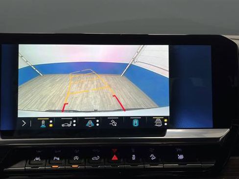 Used 2022 Chevrolet Silverado 1500 LT Trail Boss w/ LT Trail Boss Premium Package AWD/4WD image 13