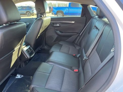 Used 2016 Chevrolet Impala LT w/ Convenience Package image 37