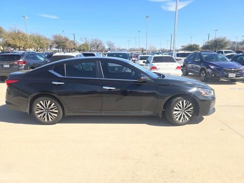 Used 2023 Nissan Altima 2.5 SV image 2