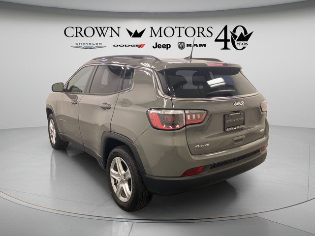 Used 2023 Jeep Compass Latitude w/ Sun and Sound Group AWD/4WD image 12