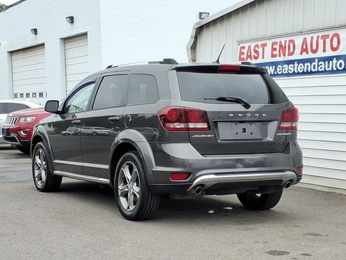 Used 2017 Dodge Journey Crossroad FWD image 3