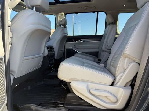 Used 2023 Jeep Wagoneer Series II w/ Convenience Group I image 23