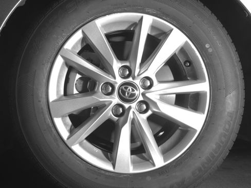 Used 2025 Toyota Camry LE image 12