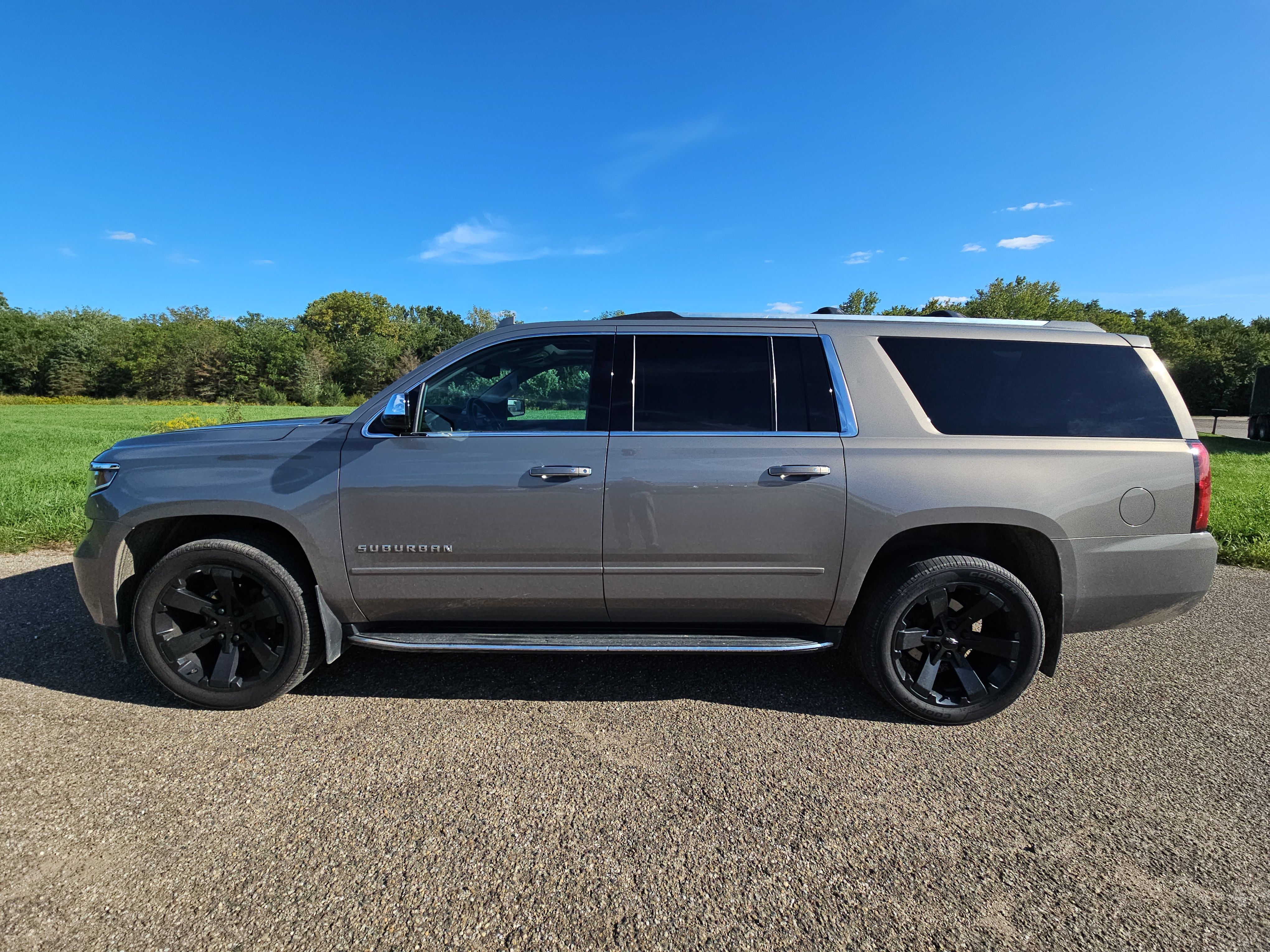 Used 2019 Chevrolet Suburban Premier AWD/4WD image 8