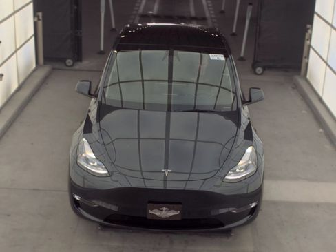 Used 2025 Tesla Model Y Long Range AWD/4WD image 2
