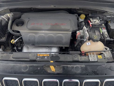 Used 2020 Jeep Renegade Latitude w/ Popular Equipment Group image 31