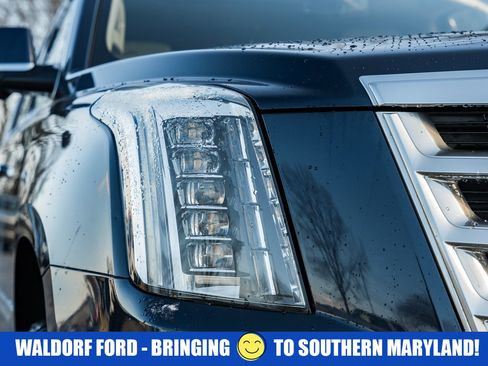 Used 2019 Cadillac Escalade ESV Luxury image 13