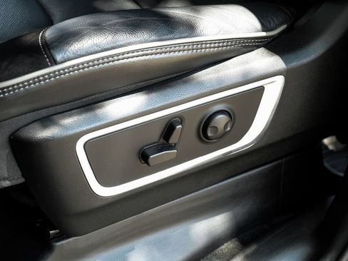 Used 2023 RAM 1500 Laramie AWD/4WD image 45