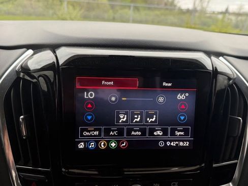 Used 2020 Chevrolet Traverse LT FWD image 13