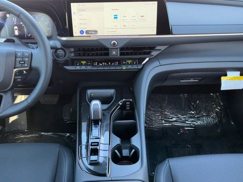 Used 2026 Toyota Crown Signia w/ Advanced Technology Package image 16