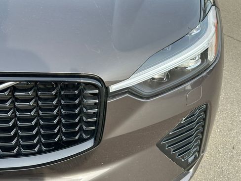Used 2025 Volvo XC60 B5 Plus AWD/4WD image 9