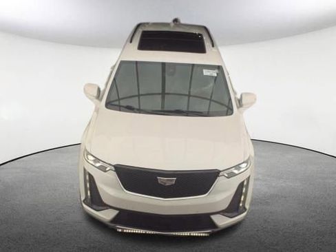 Used 2022 Cadillac XT6 Sport w/ Technology Package AWD/4WD image 2