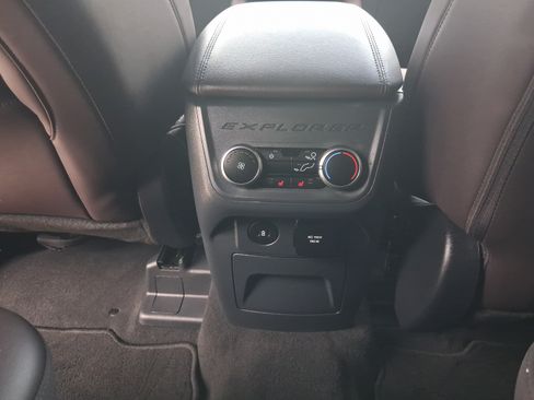 Used 2026 Ford Explorer Platinum RWD image 25
