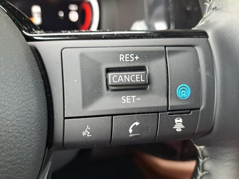 Used 2025 Nissan Pathfinder Platinum w/ Black Appearance Package FWD image 37