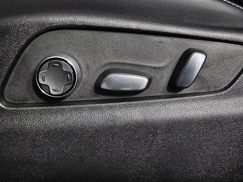 Used 2024 Cadillac XT4 Premium Luxury image 19