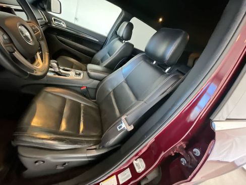 Used 2017 Jeep Grand Cherokee Limited image 11