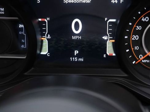 Used 2025 Jeep Wrangler Unlimited Rubicon w/ Technology Group image 57