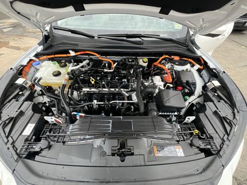 Used 2025 Ford Escape SE w/ PHEV Premium Package image 27