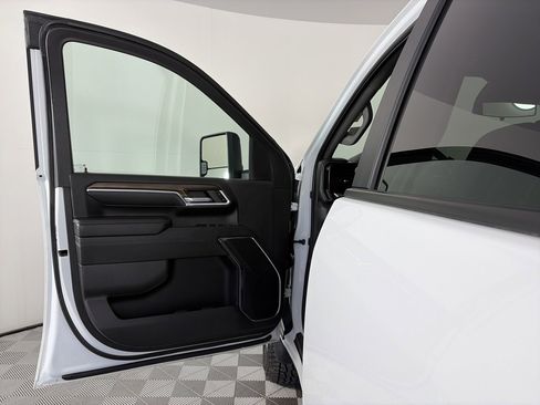 Used 2024 Chevrolet Silverado 3500 LT image 10