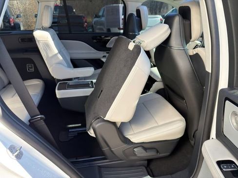 Used 2025 Lincoln Aviator Reserve w/ Equipment Group 201A image 13