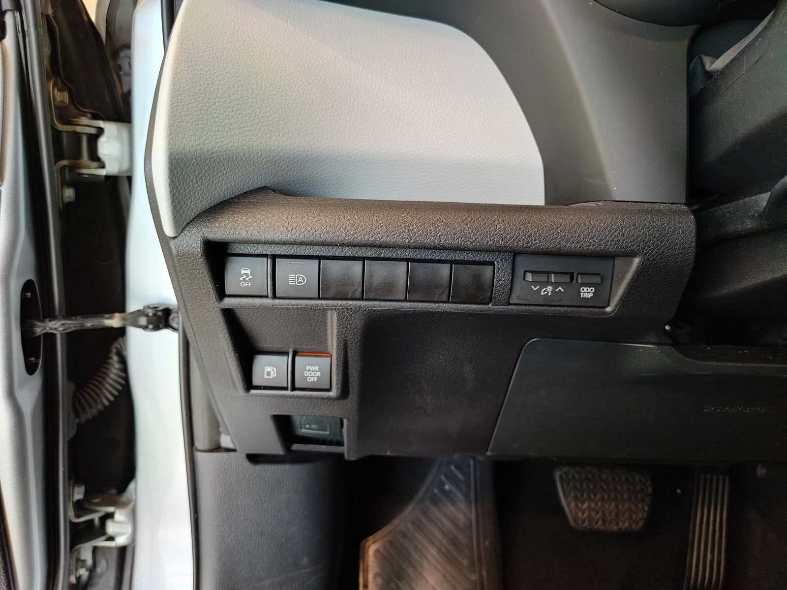 Used 2025 Toyota Sienna XLE FWD image 21