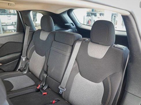 Used 2018 Jeep Cherokee Sport image 24