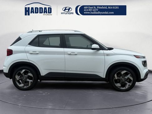 Certified 2024 Hyundai Venue SEL FWD image 6