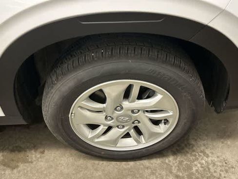 Used 2023 Hyundai Venue SE FWD image 5