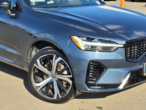 Used 2022 Volvo XC60 T8 R-Design w/ Advanced Package image 3