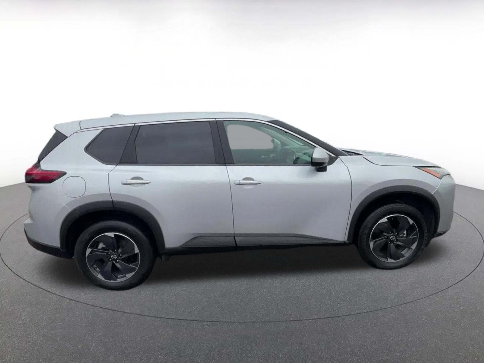 Used 2025 Nissan Rogue SV AWD/4WD image 15