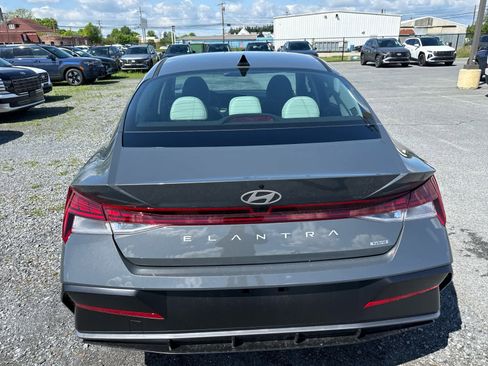 New 2026 Hyundai Elantra Limited FWD image 7