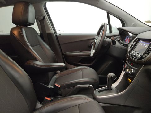 Used 2021 Chevrolet Trax LT w/ LT Convenience Package FWD image 21
