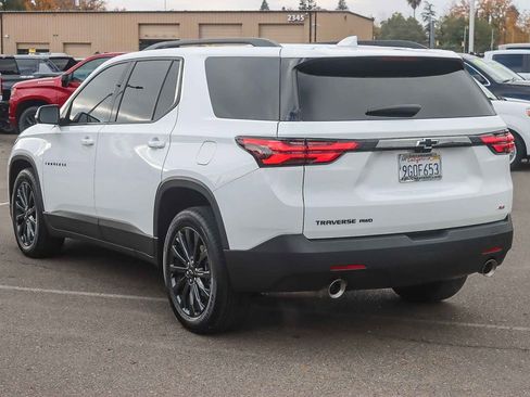 Used 2023 Chevrolet Traverse RS image 2