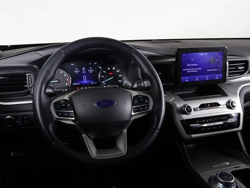 Used 2022 Ford Explorer XLT image 22