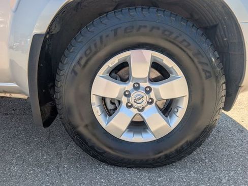 Used 2013 Nissan Frontier SV AWD/4WD image 23