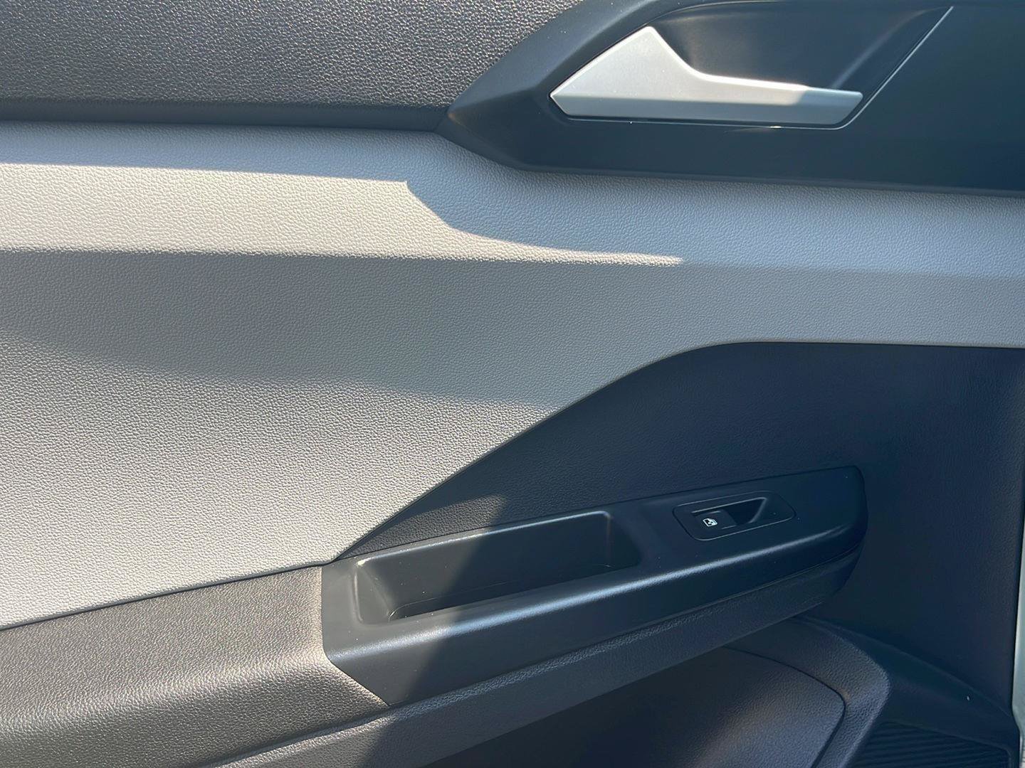 Certified 2022 Volkswagen Taos SE FWD image 24