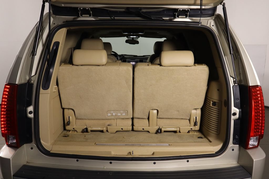 Used 2013 Cadillac Escalade Luxury AWD/4WD image 16