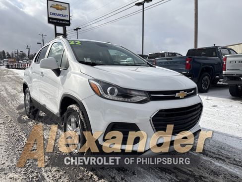 Used 2022 Chevrolet Trax LT w/ LT Convenience Package image 1